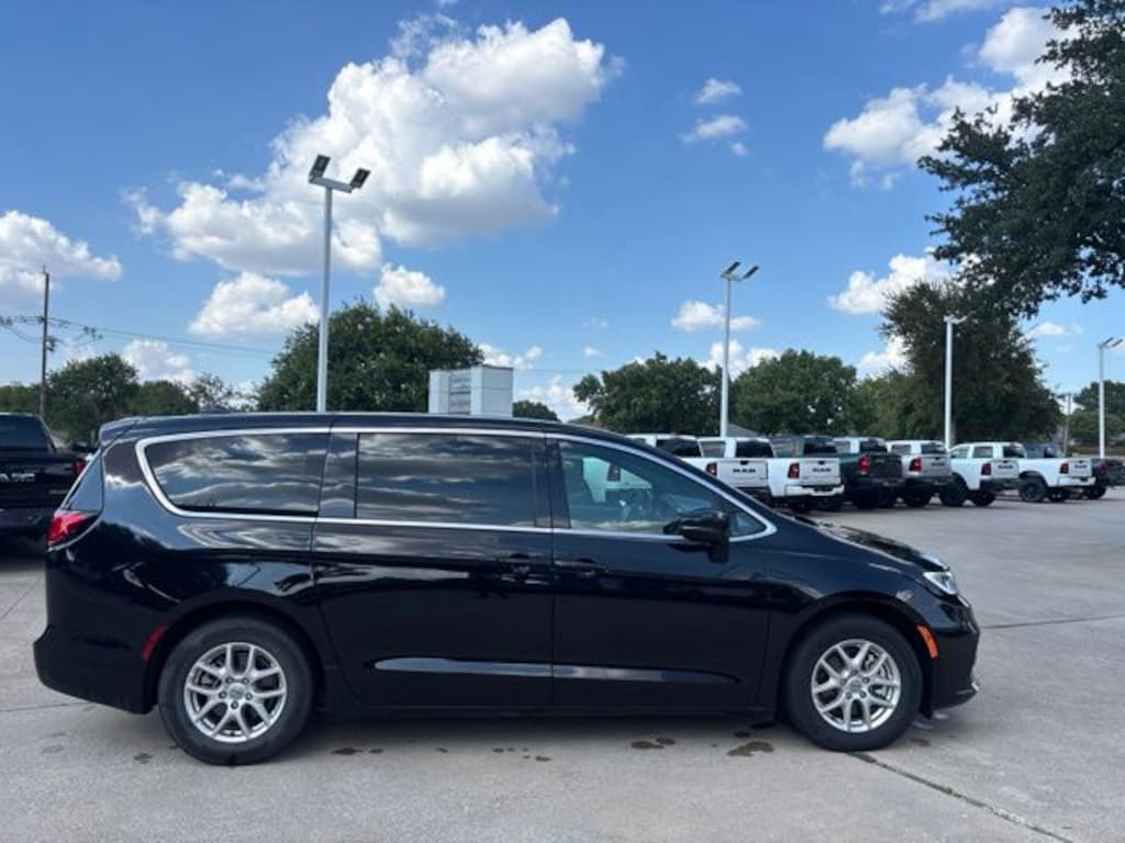 Certified 2025 Chrysler Pacifica Select Van Passenger Van