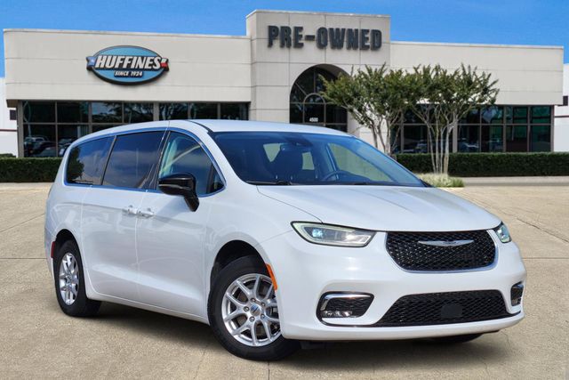 2024 Chrysler Pacifica Touring L's photo