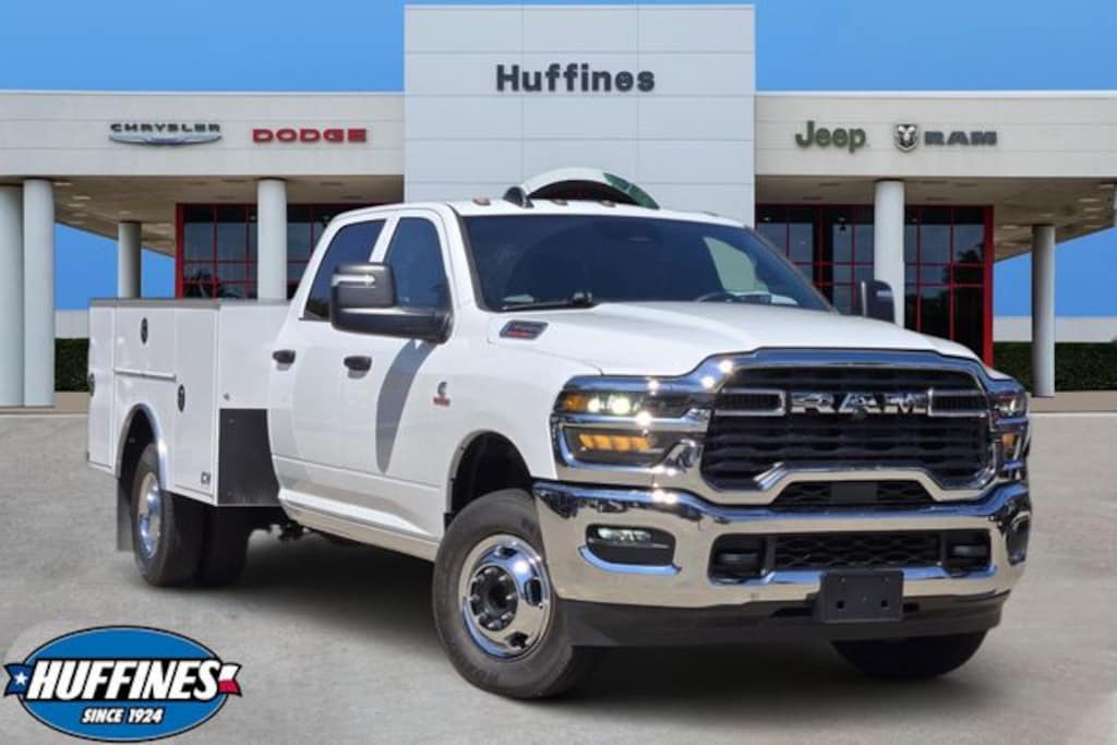 New 2026 Ram 3500 Chassis Cab TRADESMAN CREW 4X4 60' CA Pickup