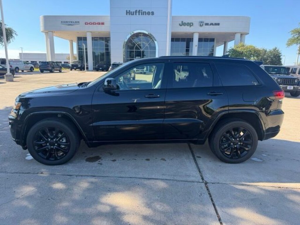 Used 2021 Jeep Grand Cherokee Laredo SUV