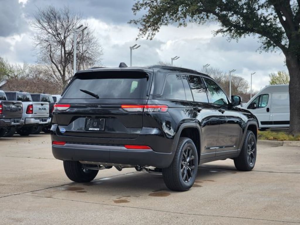 New 2026 Jeep Grand Cherokee LAREDO ALTITUDE 4X2 Sport Utility