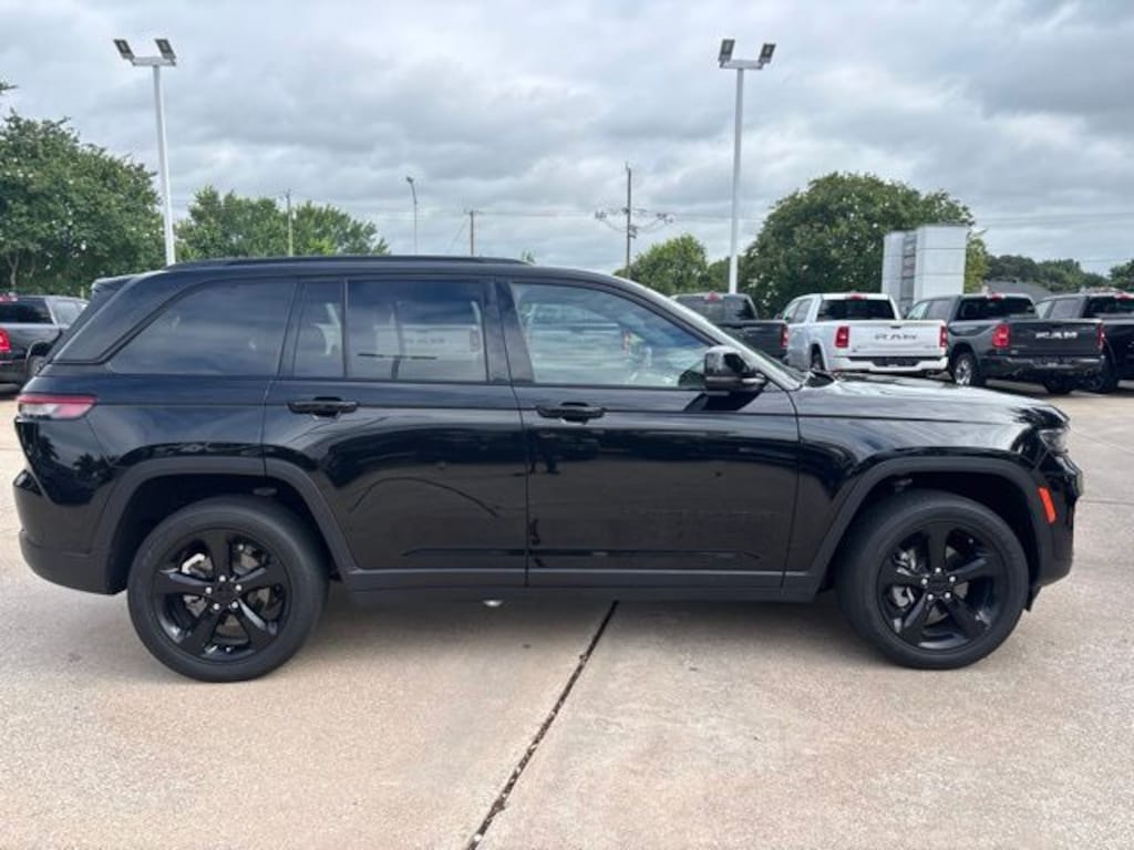 Certified 2023 Jeep Grand Cherokee Laredo SUV