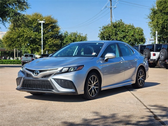 2024 Toyota Camry SE photo 3