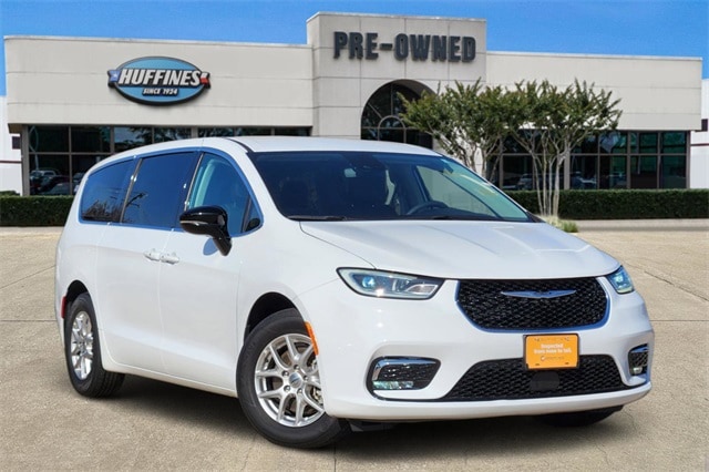 2024 Chrysler Pacifica Touring L's photo