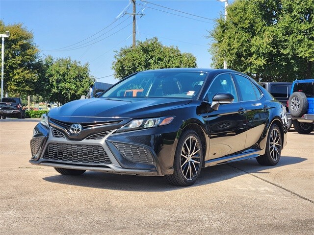 2024 Toyota Camry SE photo 3