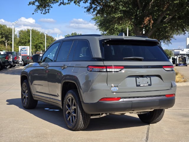 New 2027 Jeep Grand Cherokee 2 Row LAREDO 4X4 Sport Utility
