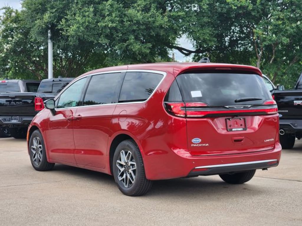 New 2027 Chrysler Pacifica LIMITED Passenger Van