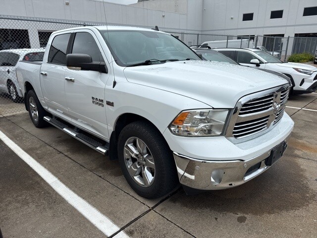2016 Ram 1500 SLT photo 2
