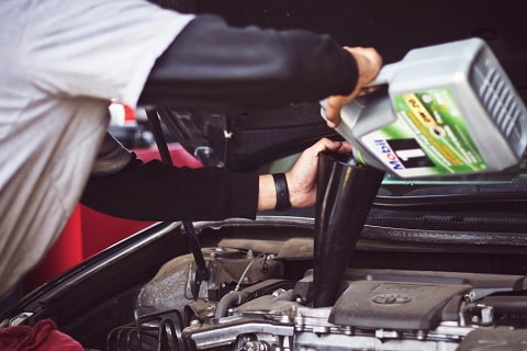 person getting an oil change at the Huffines CDJR Plano dealership in Plano, TX