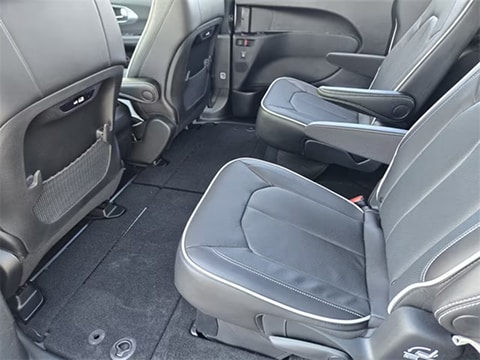 How Big is the 2026 Chrysler Pacifica? | Interior & Exterior