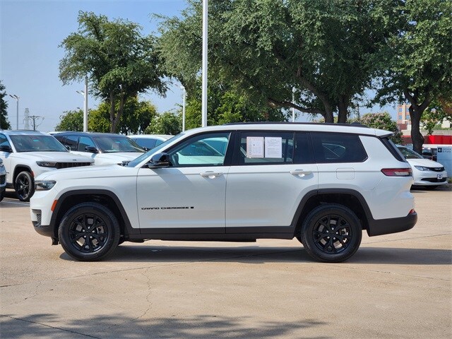 2024 Jeep Grand Cherokee Laredo Altitude photo 3