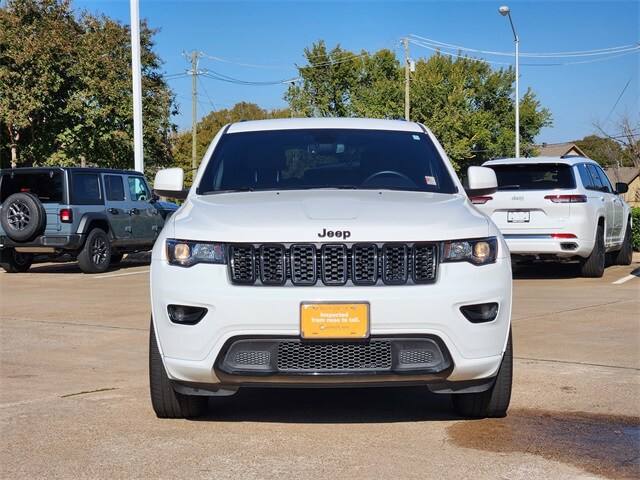 2020 Jeep Grand Cherokee Laredo Altitude photo 2