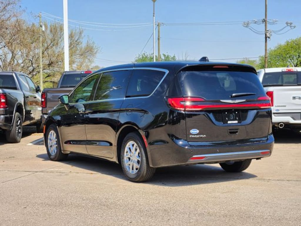 New 2026 Chrysler Pacifica SELECT Passenger Van