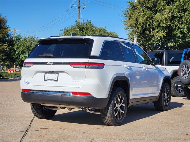 2025 Jeep Grand Cherokee Limited photo 3