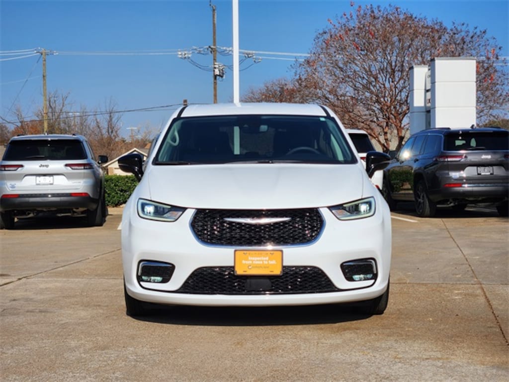 Used 2024 Chrysler Pacifica Touring L Van Passenger Van