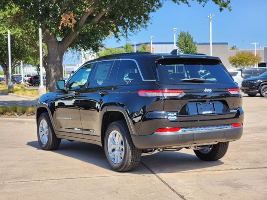 New 2026 Jeep Grand Cherokee LAREDO 4X4 Sport Utility