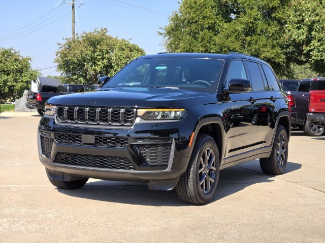 New 2027 Jeep Grand Cherokee 2 Row LAREDO 4X Sport Utility