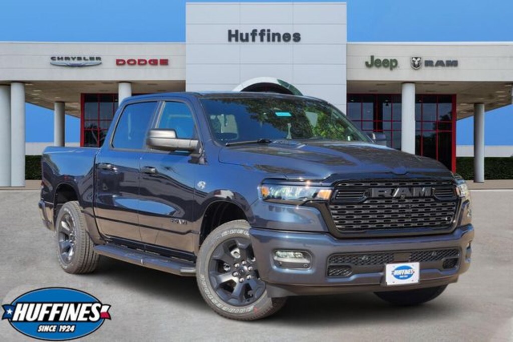 New 2026 Ram 1500 EXPRESS CREW CAB 4X4 5'7 BOX Pickup
