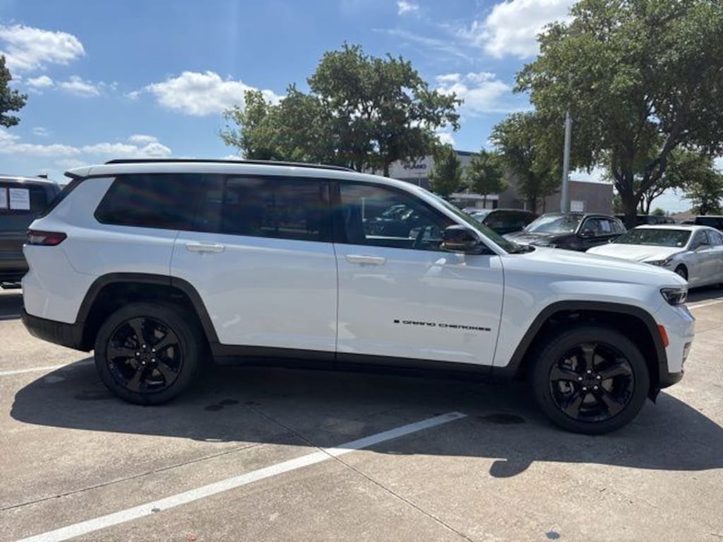 Used 2023 Jeep Grand Cherokee L Laredo SUV