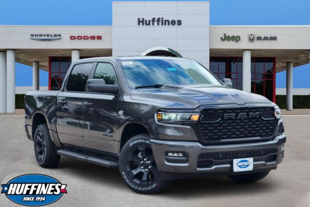 New 2026 Ram 1500 EXPRESS CREW CAB 4X4 5'7 BOX Pickup