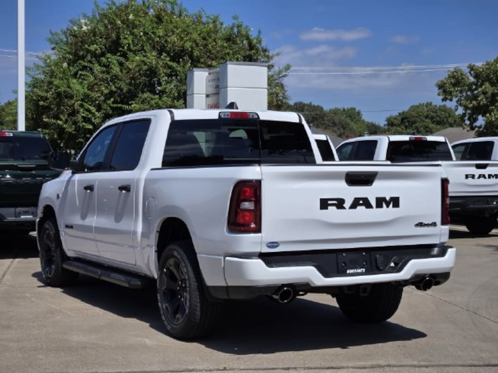 New 2026 Ram 1500 EXPRESS CREW CAB 4X4 5'7 BOX Pickup