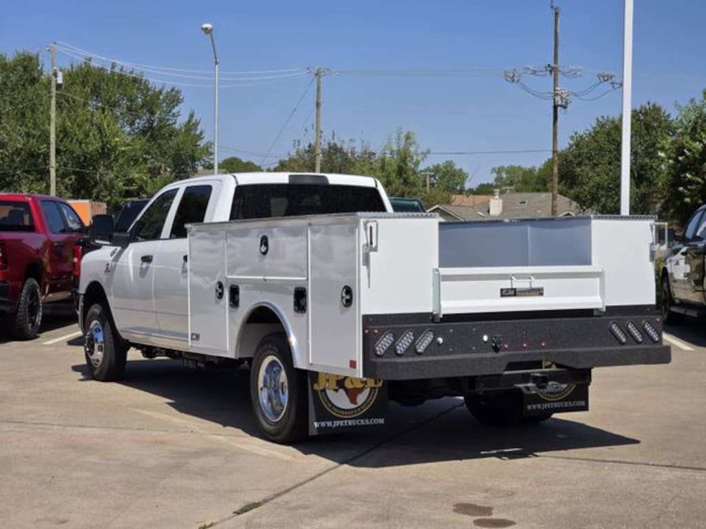 New 2026 Ram 3500 Chassis Cab TRADESMAN CREW 4X4 60' CA Pickup