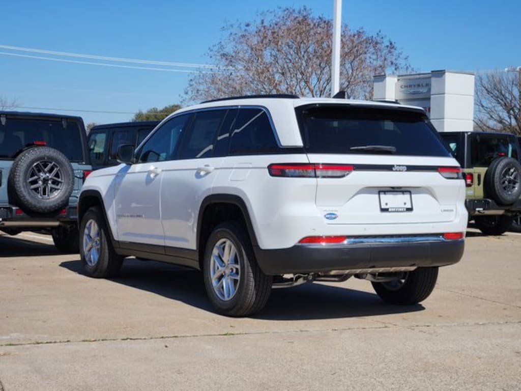 New 2026 Jeep Grand Cherokee LAREDO 4X4 Sport Utility