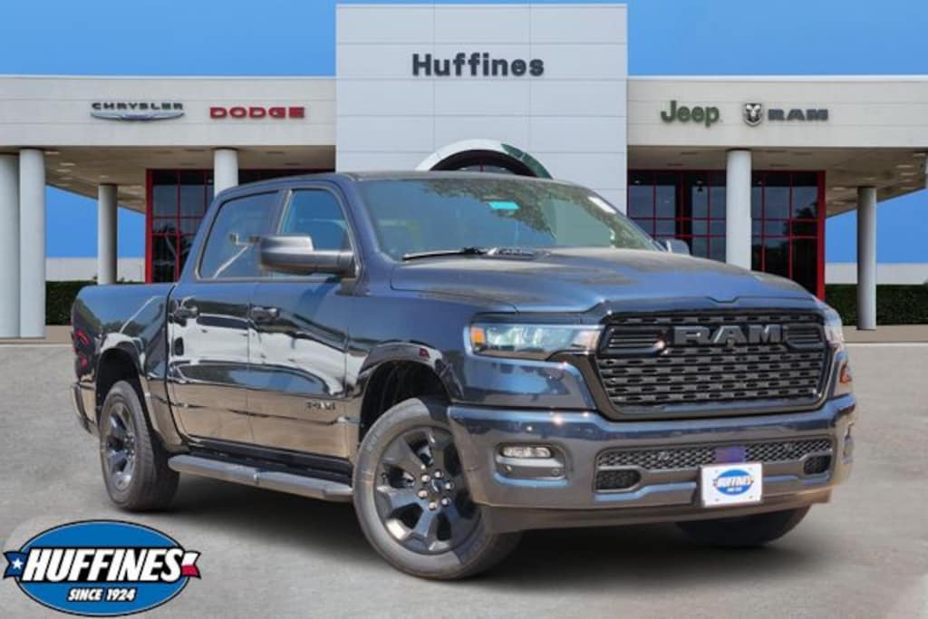 New 2026 Ram 1500 EXPRESS CREW CAB 4X4 5'7 BOX Pickup