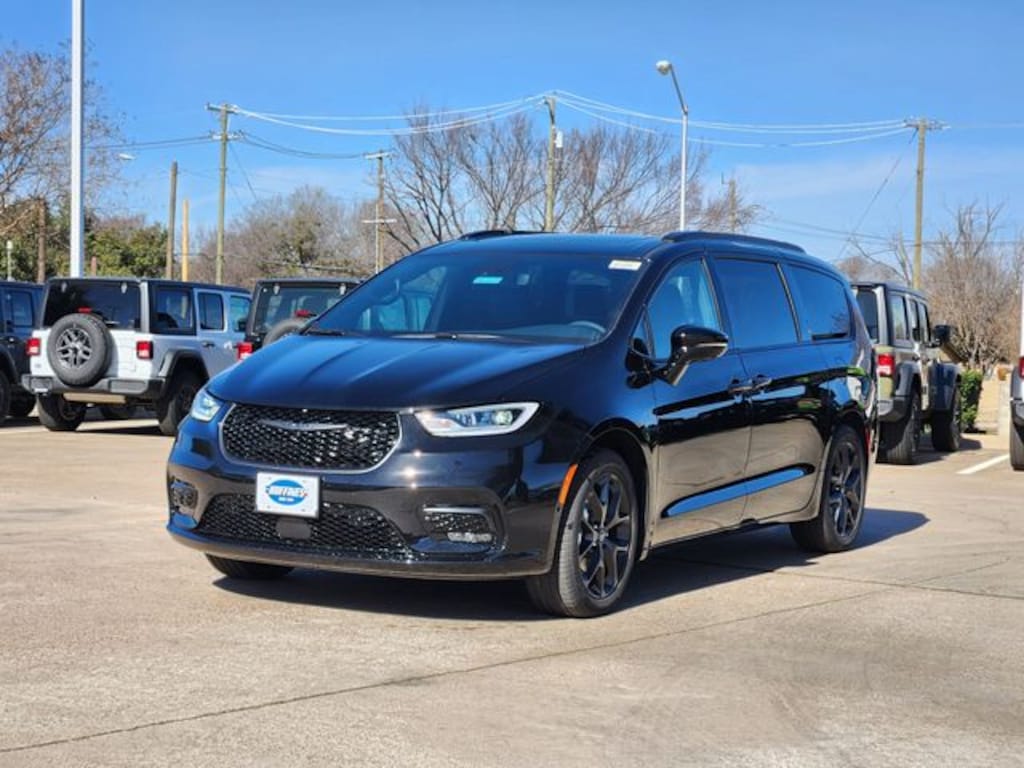 New 2026 Chrysler Pacifica LIMITED Passenger Van