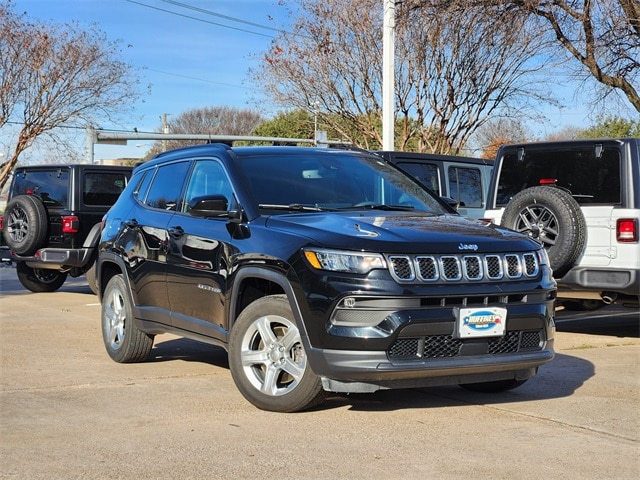 2023 Jeep Compass Latitude's photo