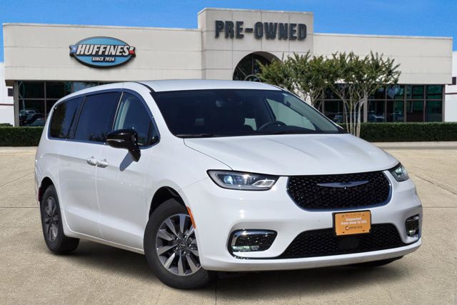 2024 Chrysler Pacifica Plug-In Hybrid Select Van Passenger Van