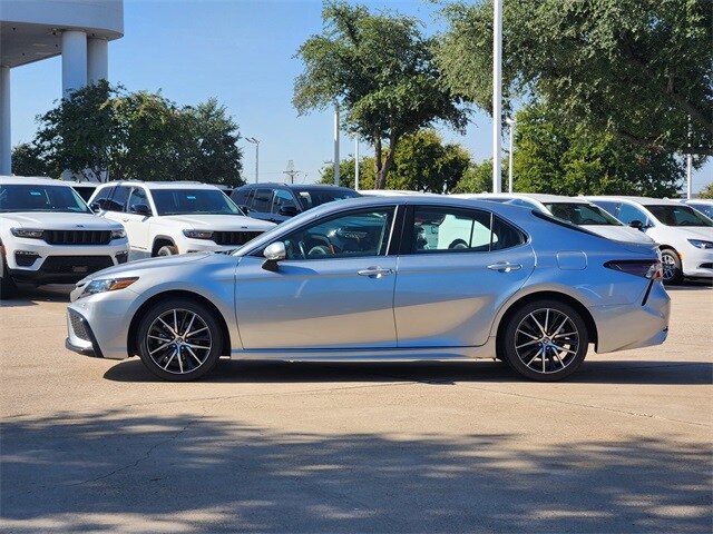 2024 Toyota Camry SE photo 4