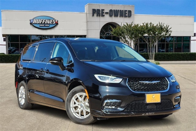 2024 Chrysler Pacifica Touring L's photo