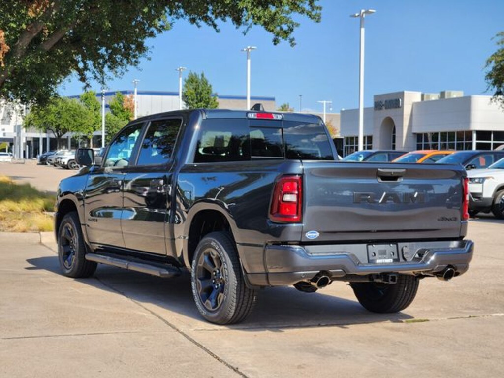 New 2026 Ram 1500 EXPRESS CREW CAB 4X4 5'7 BOX Pickup