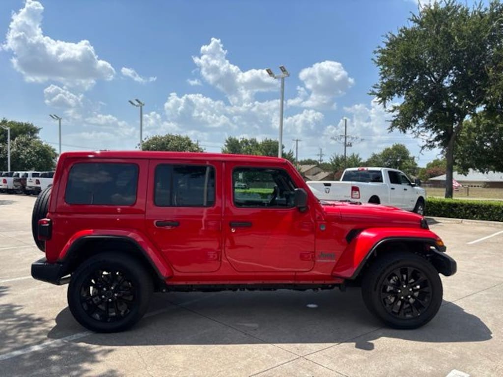Used 2025 Jeep Wrangler 4xe Sahara SUV