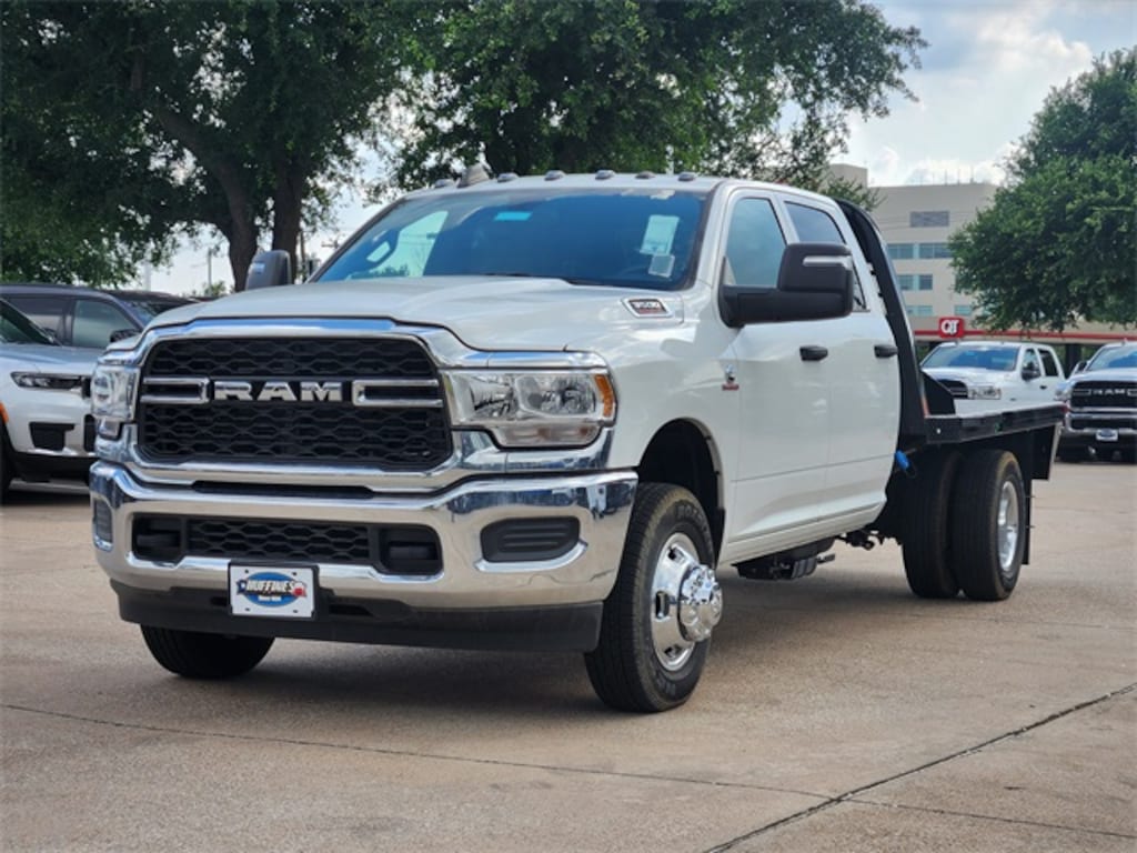 New 2024 Ram 3500 Chassis Cab 3500 TRADESMAN CREW CAB CHASSIS 4X4 60' CA Pickup