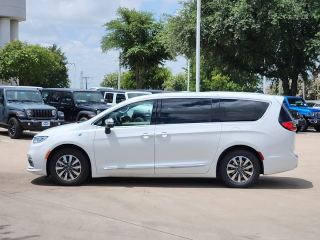 Used 2023 Chrysler Pacifica Plug-In Hybrid Limited Van Passenger Van