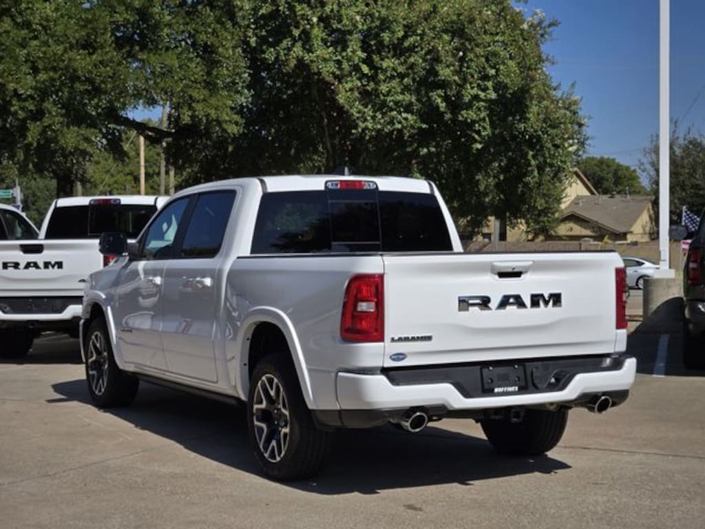 New 2026 Ram 1500 LARAMIE CREW CAB 4X2 5'7 BOX Pickup