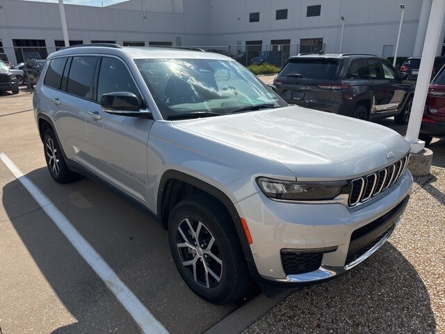 2024 Jeep Grand Cherokee Limited photo 2