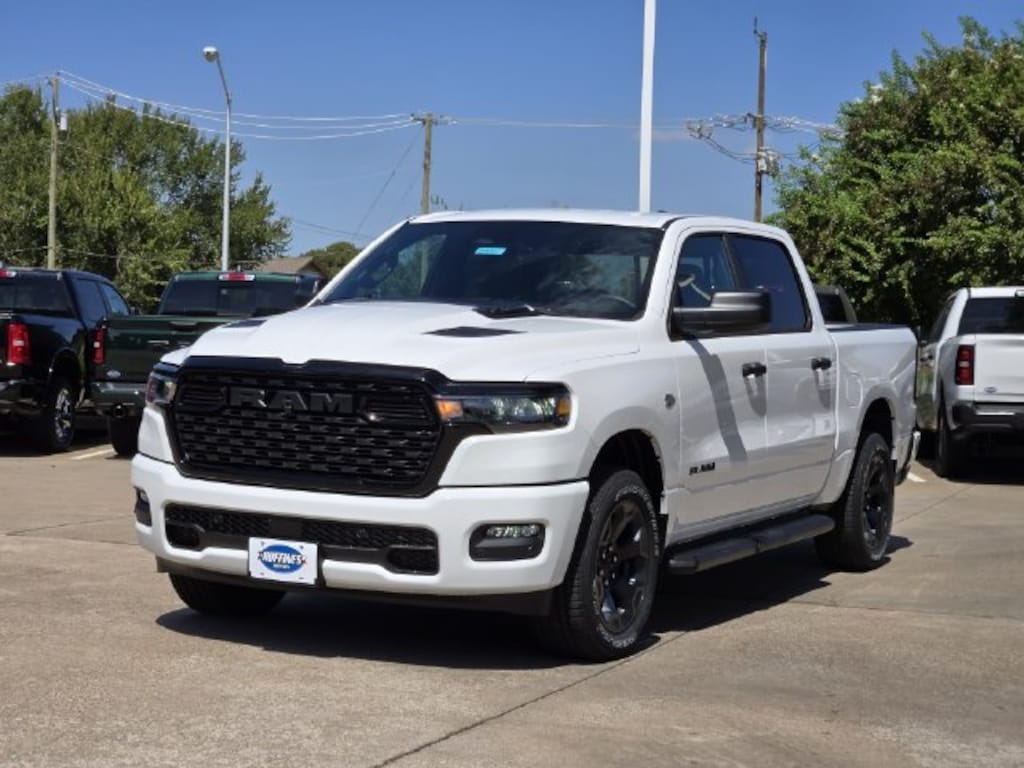 New 2026 Ram 1500 EXPRESS CREW CAB 4X4 5'7 BOX Pickup