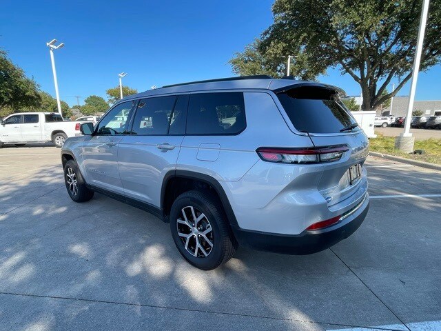 2024 Jeep Grand Cherokee Limited photo 2