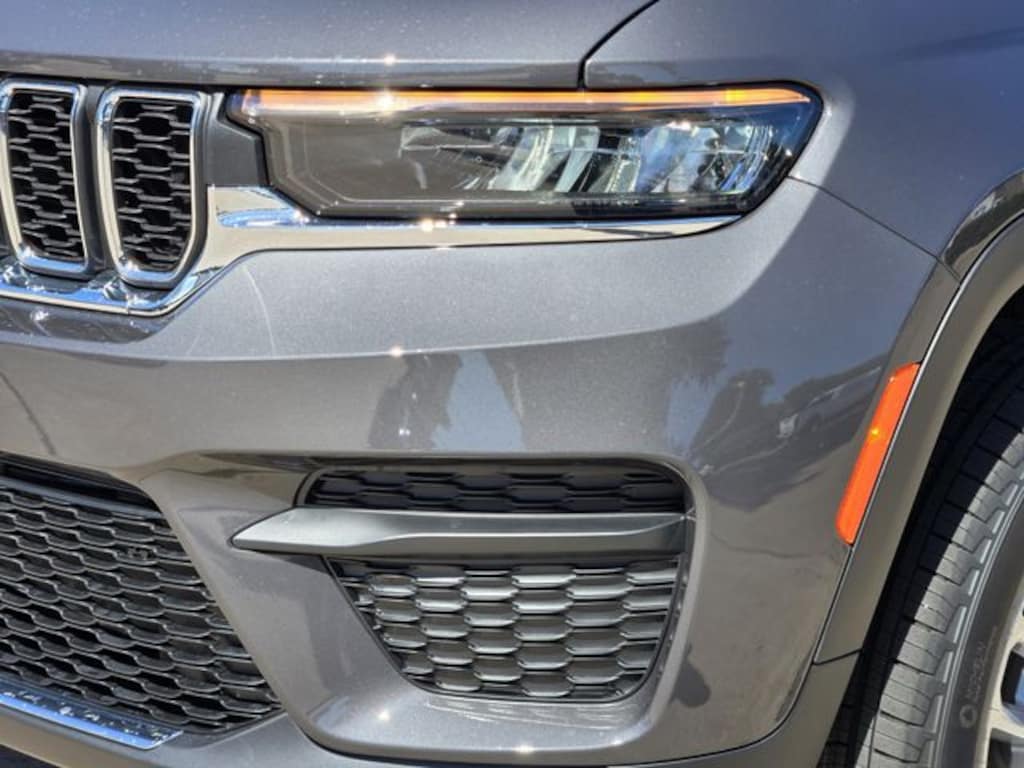 New 2026 Jeep Grand Cherokee LAREDO X 4X4 Sport Utility