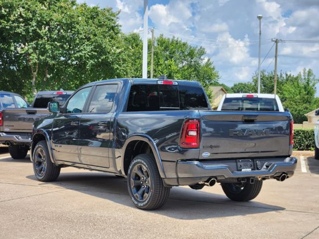 New 2026 Ram 1500 LONE STAR CREW CAB 4X2 5'7 BOX Pickup