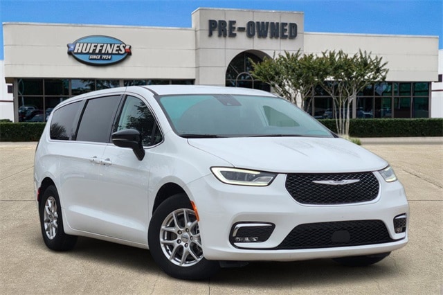 2024 Chrysler Pacifica Touring L's photo