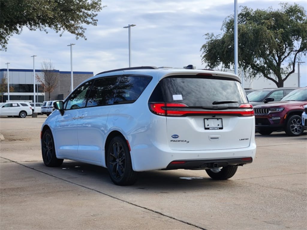 New 2026 Chrysler Pacifica LIMITED Passenger Van