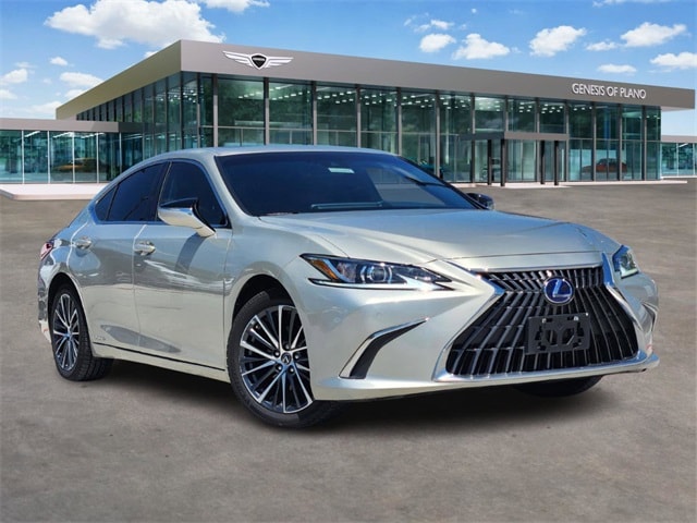 2022 Lexus ES 300h Base