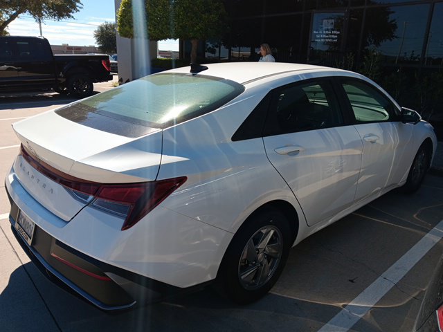Used 2024 Hyundai Elantra SE Sedan