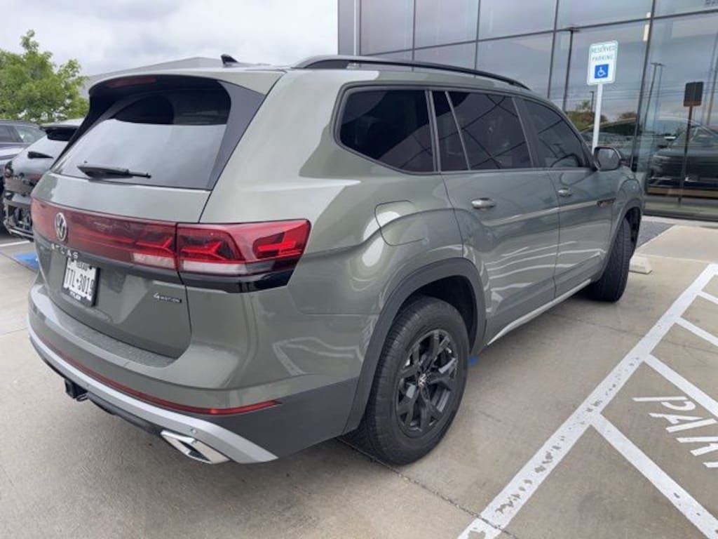 Used 2024 Volkswagen Atlas 2.0T Peak Edition SE w/Technology SUV