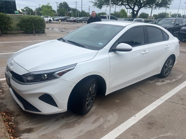 2023 Kia Forte LXS AT's photo