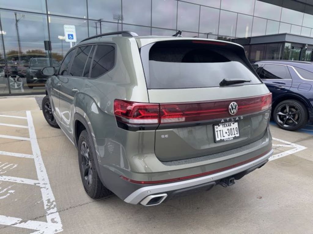 Used 2024 Volkswagen Atlas 2.0T Peak Edition SE w/Technology SUV